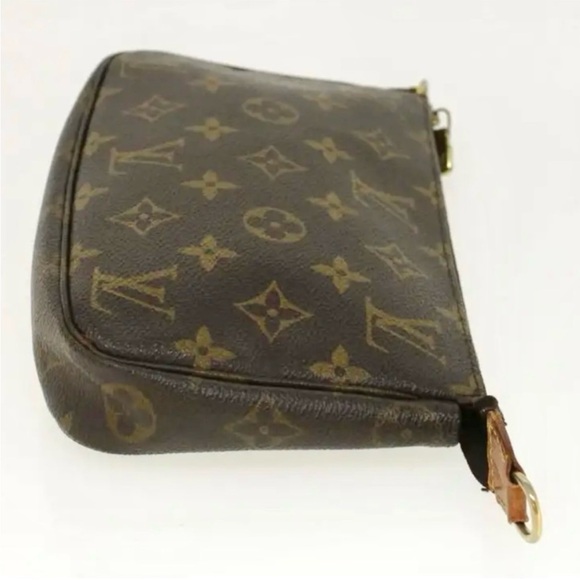 Authenticated Louis Vuitton Pochette Accessories Crossbody Shoulder Bag Purse - Picture 5 of 15